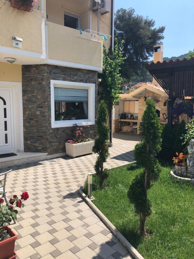 2 Ivanković * Stari Grad (Hvar)
