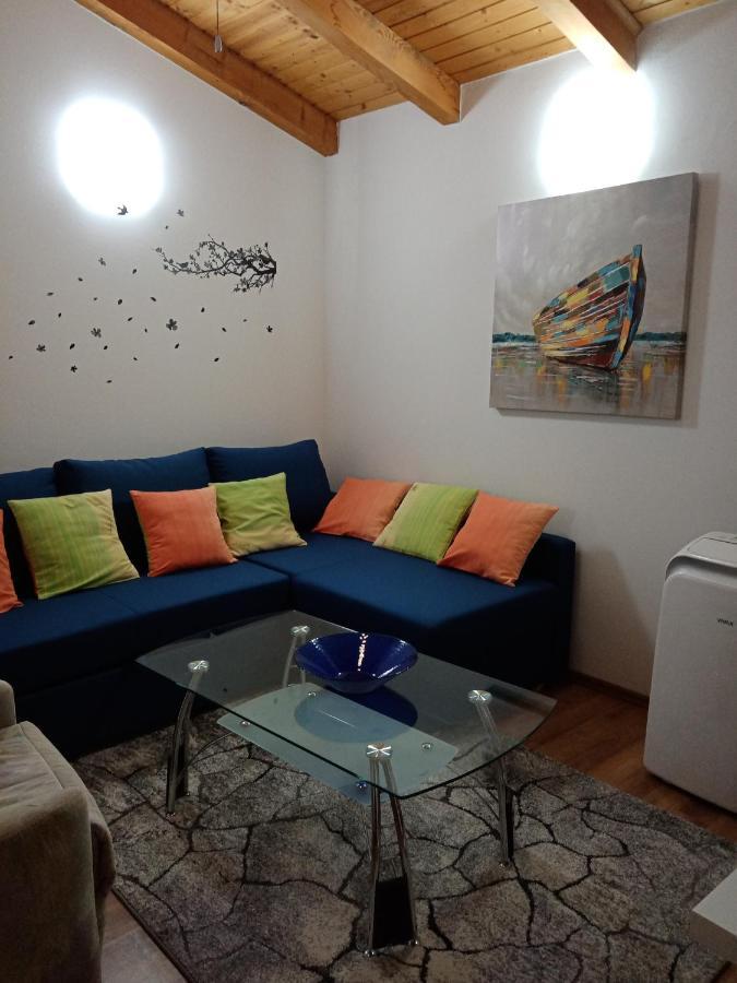 2 Ivankovic * Stari Grad (Hvar)